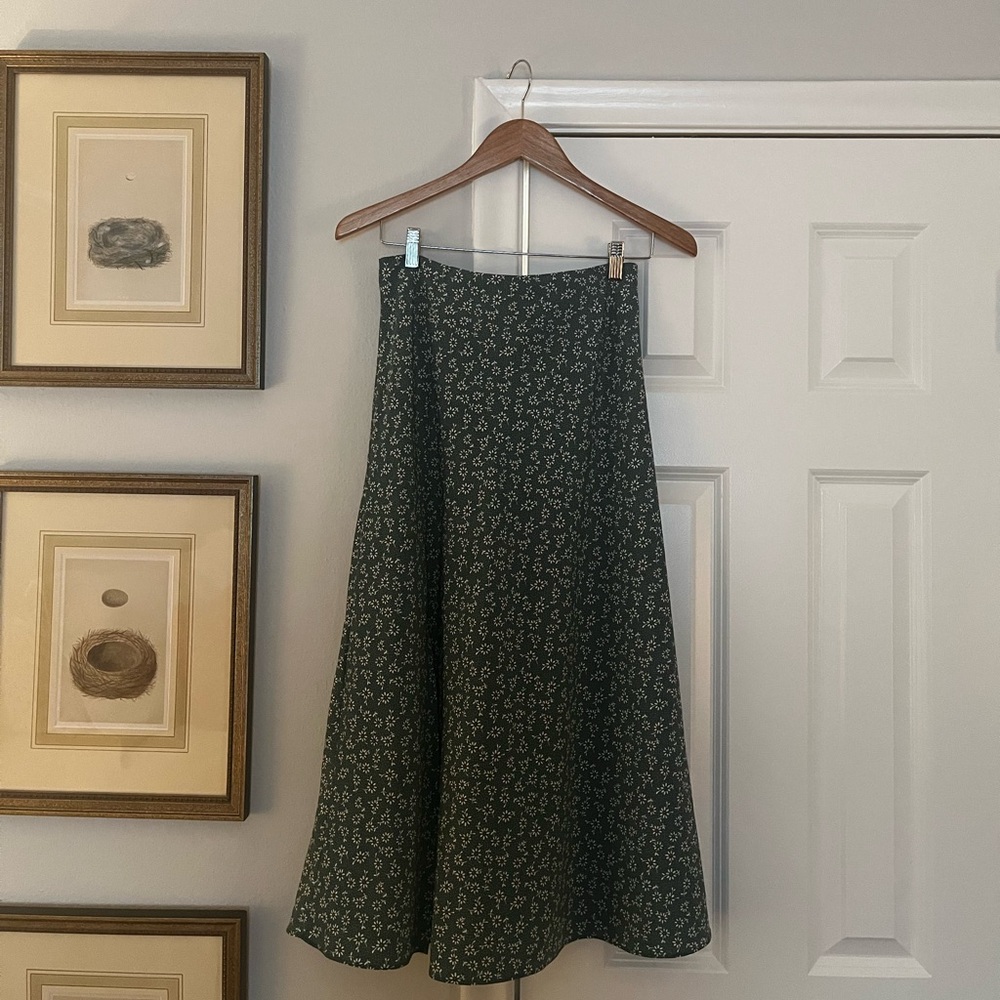 Olive brand flower-pattern midi skirt.